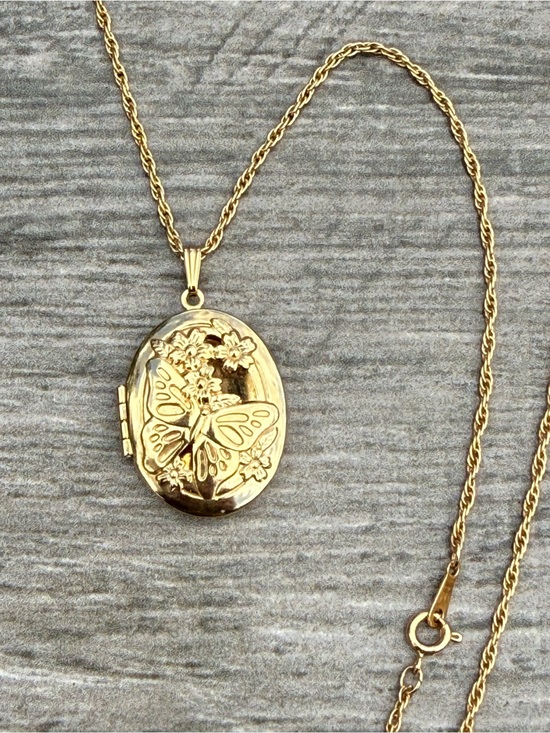 Avon Jewelry - Vintage Avon 70s gold-tone butterfly perfume locket necklace